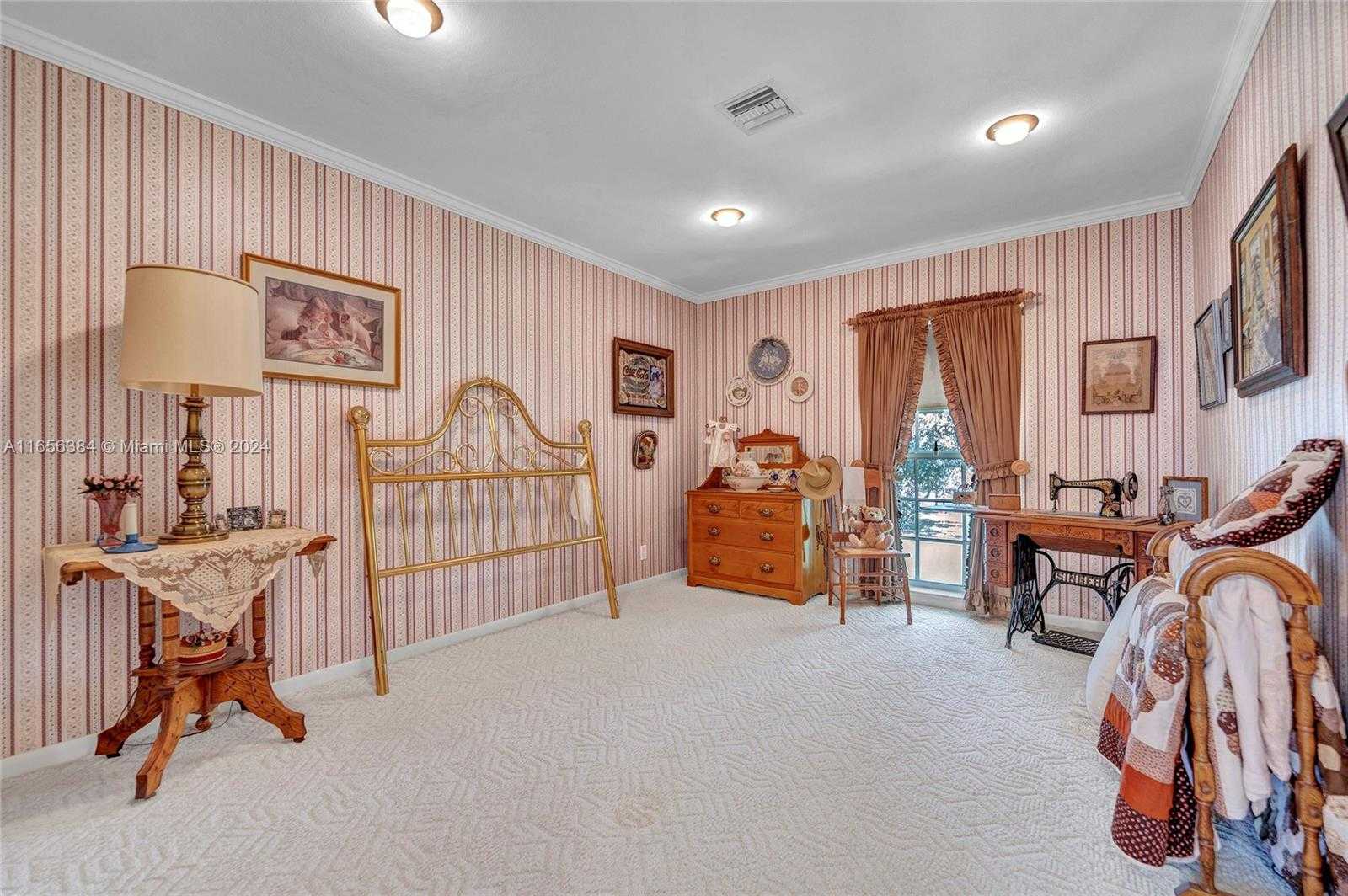 Small Image of 19400 SOUTH WEST 232ND ST, Miami Number 33