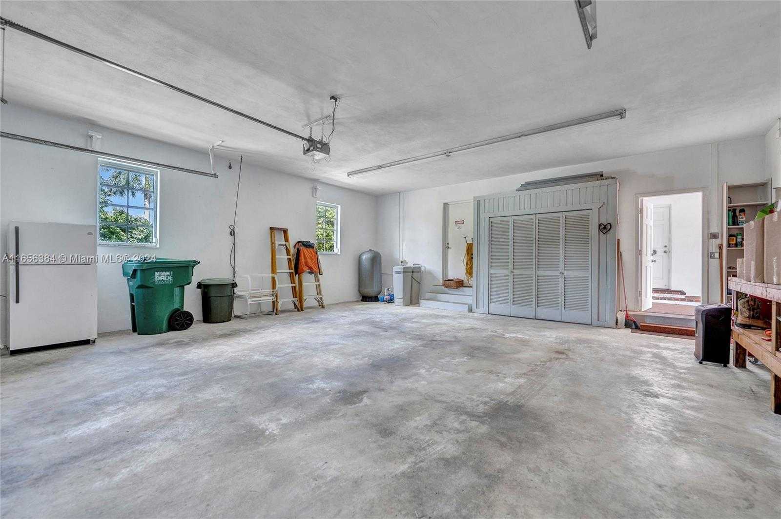 Small Image of 19400 SOUTH WEST 232ND ST, Miami Number 40