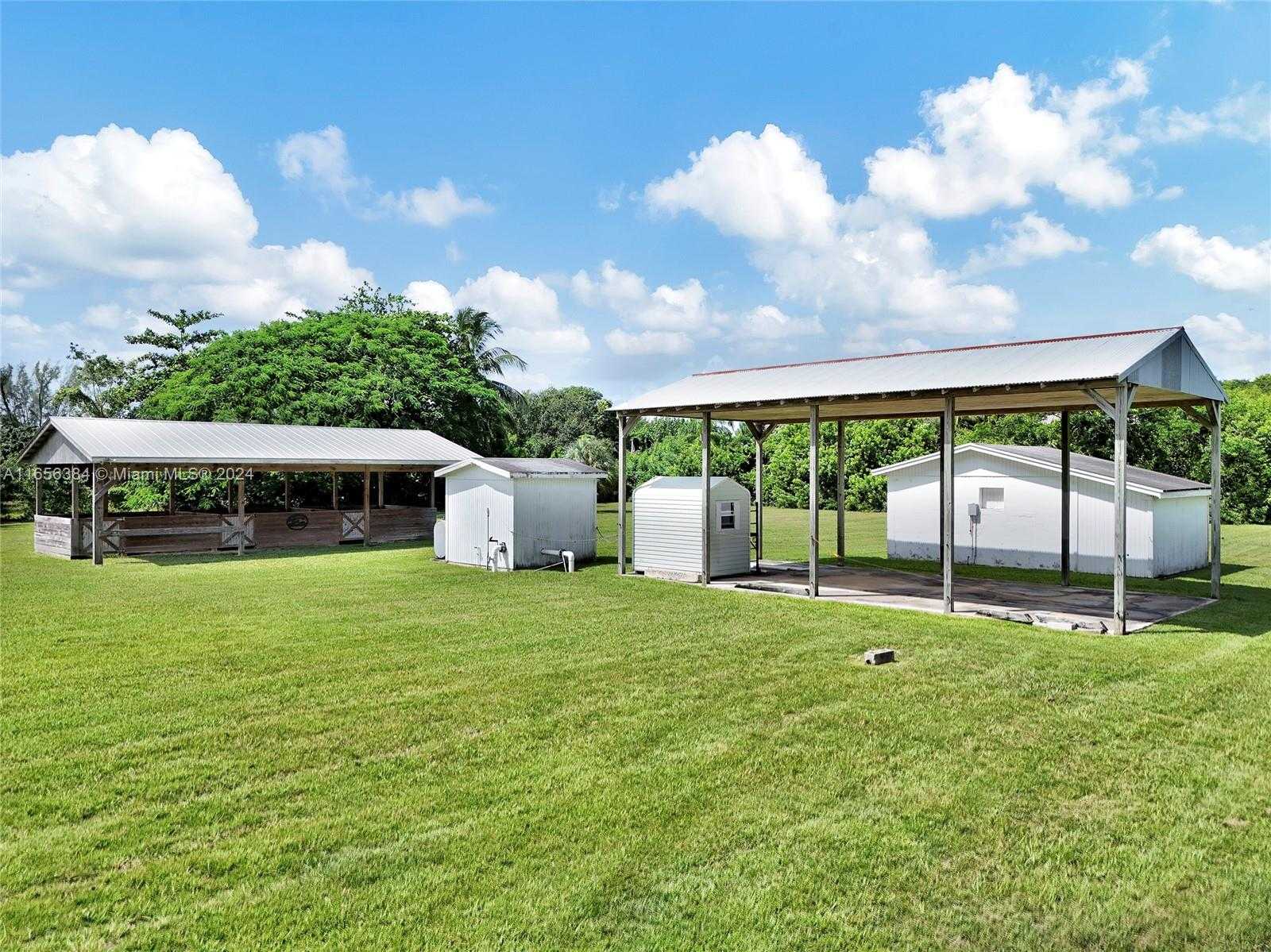 Small Image of 19400 SOUTH WEST 232ND ST, Miami Number 41