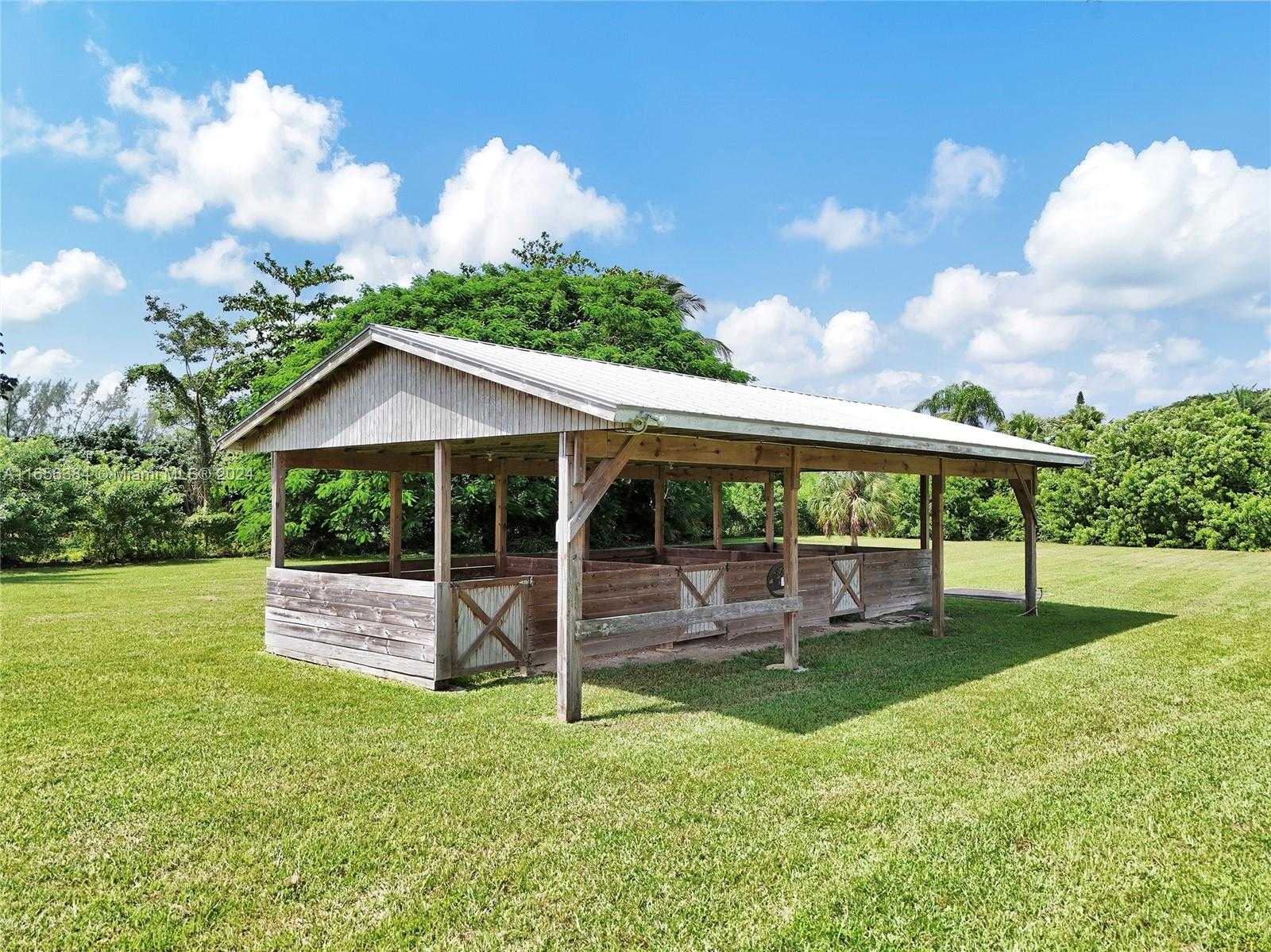 Small Image of 19400 SOUTH WEST 232ND ST, Miami Number 42