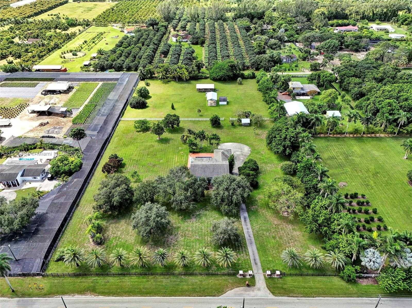 Small Image of 19400 SOUTH WEST 232ND ST, Miami Number 43