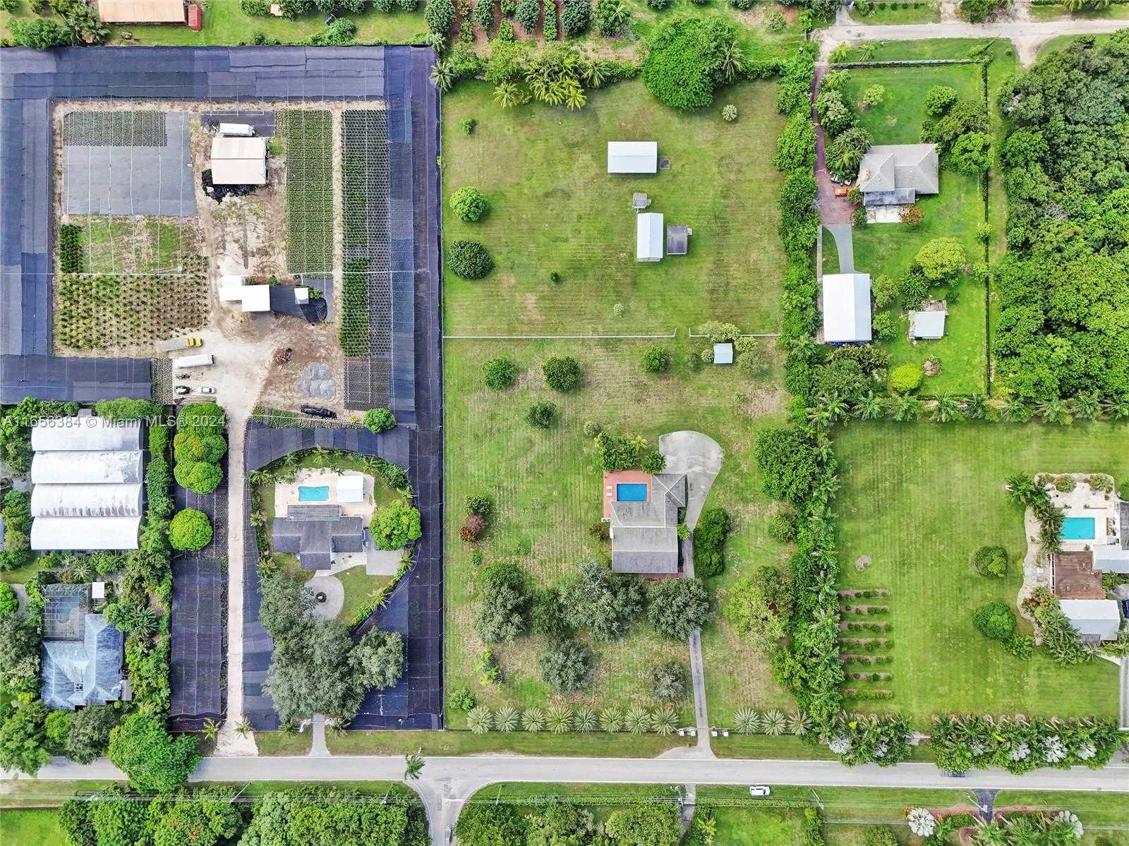 Small Image of 19400 SOUTH WEST 232ND ST, Miami Number 44