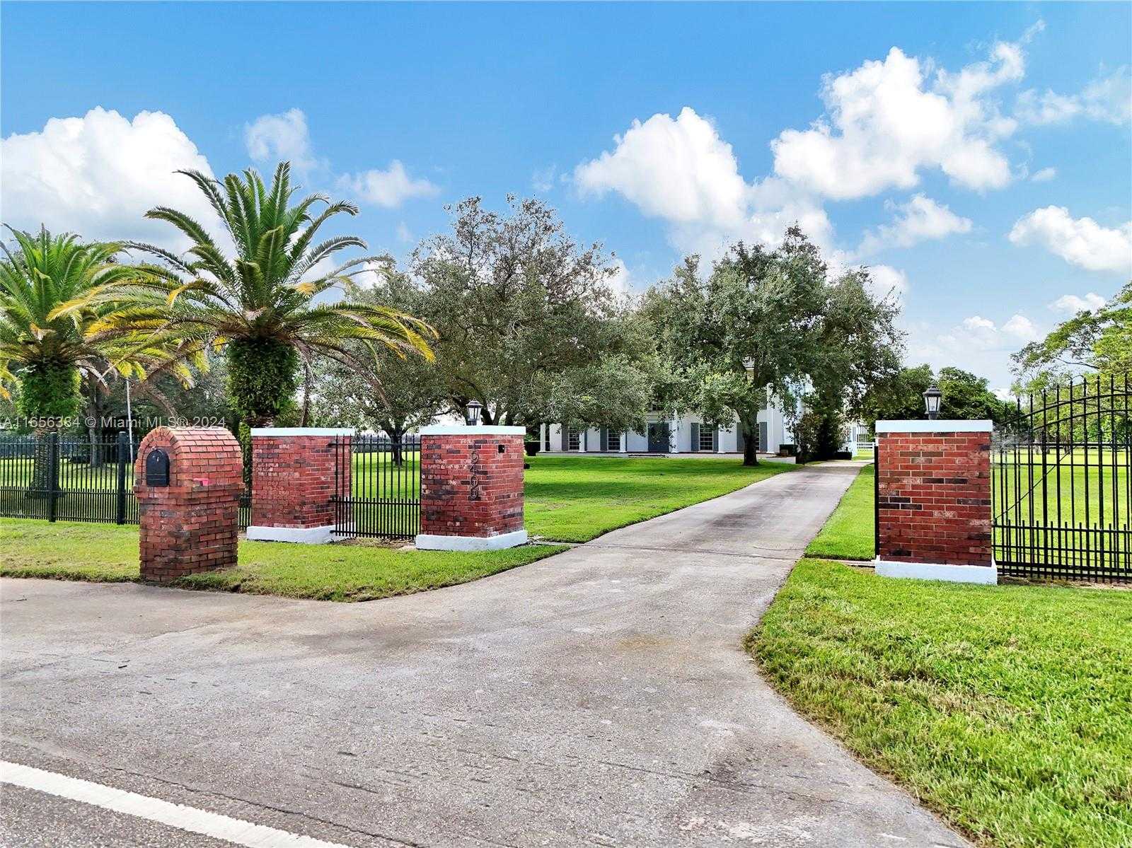 Small Image of 19400 SOUTH WEST 232ND ST, Miami Number 47