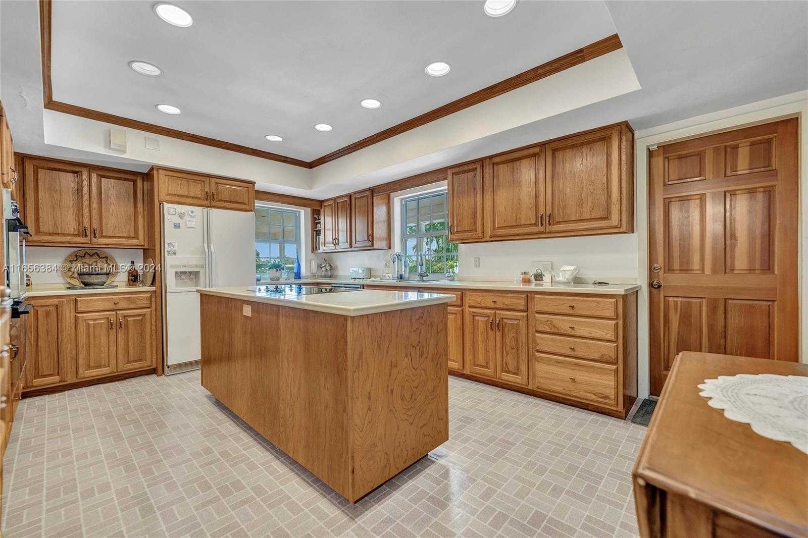 Small Image of 19400 SOUTH WEST 232ND ST, Miami Number 9