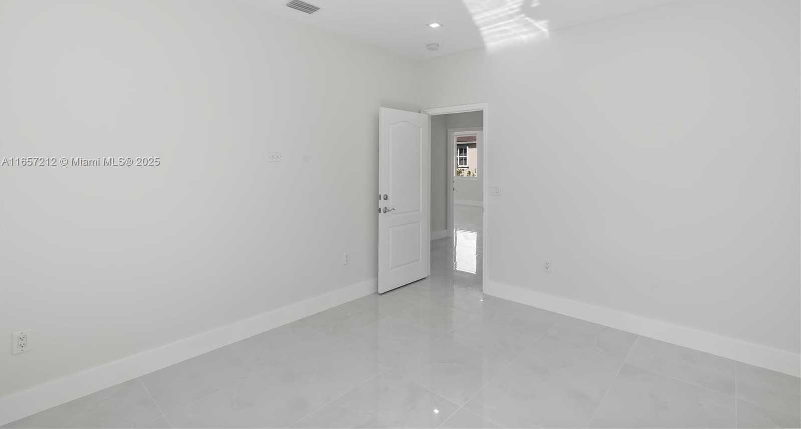 Small Image of 21227 NORTH EAST 31ST PL, Aventura Number 12