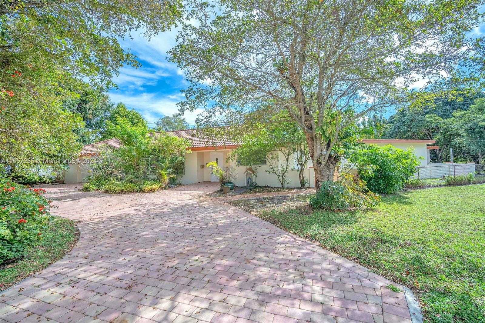 Small Image of 600 Camellia Ct, Plantation, FL 33317, USA Number 12