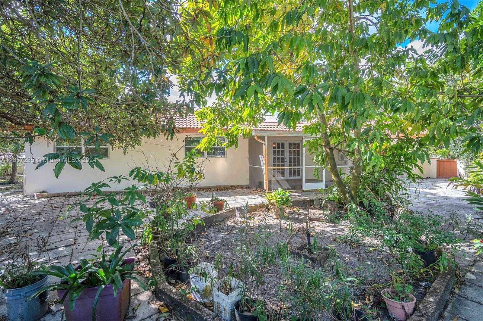 Small Image of 600 Camellia Ct, Plantation, FL 33317, USA Number 20