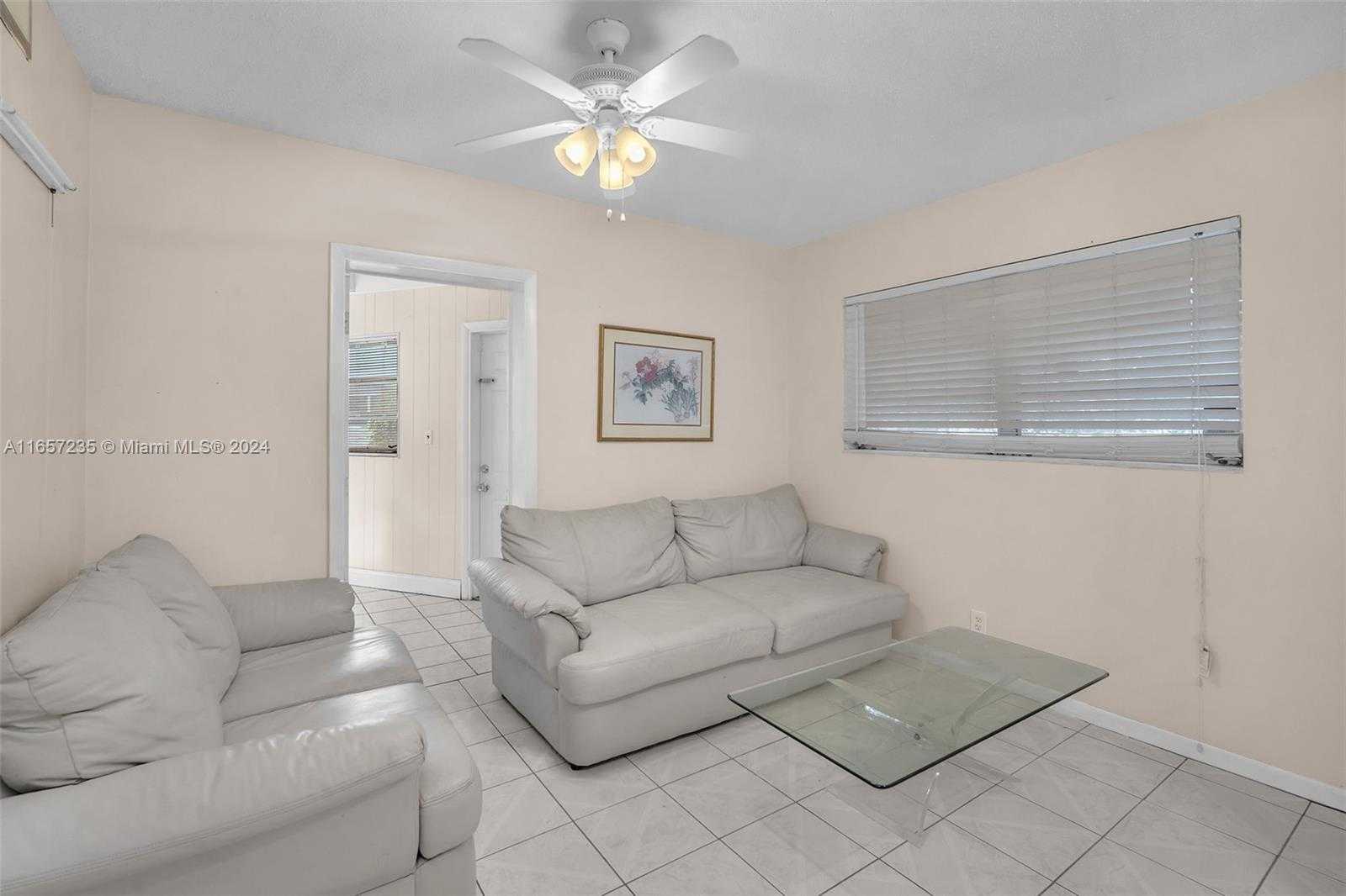 Small Image of 600 Camellia Ct, Plantation, FL 33317, USA Number 23