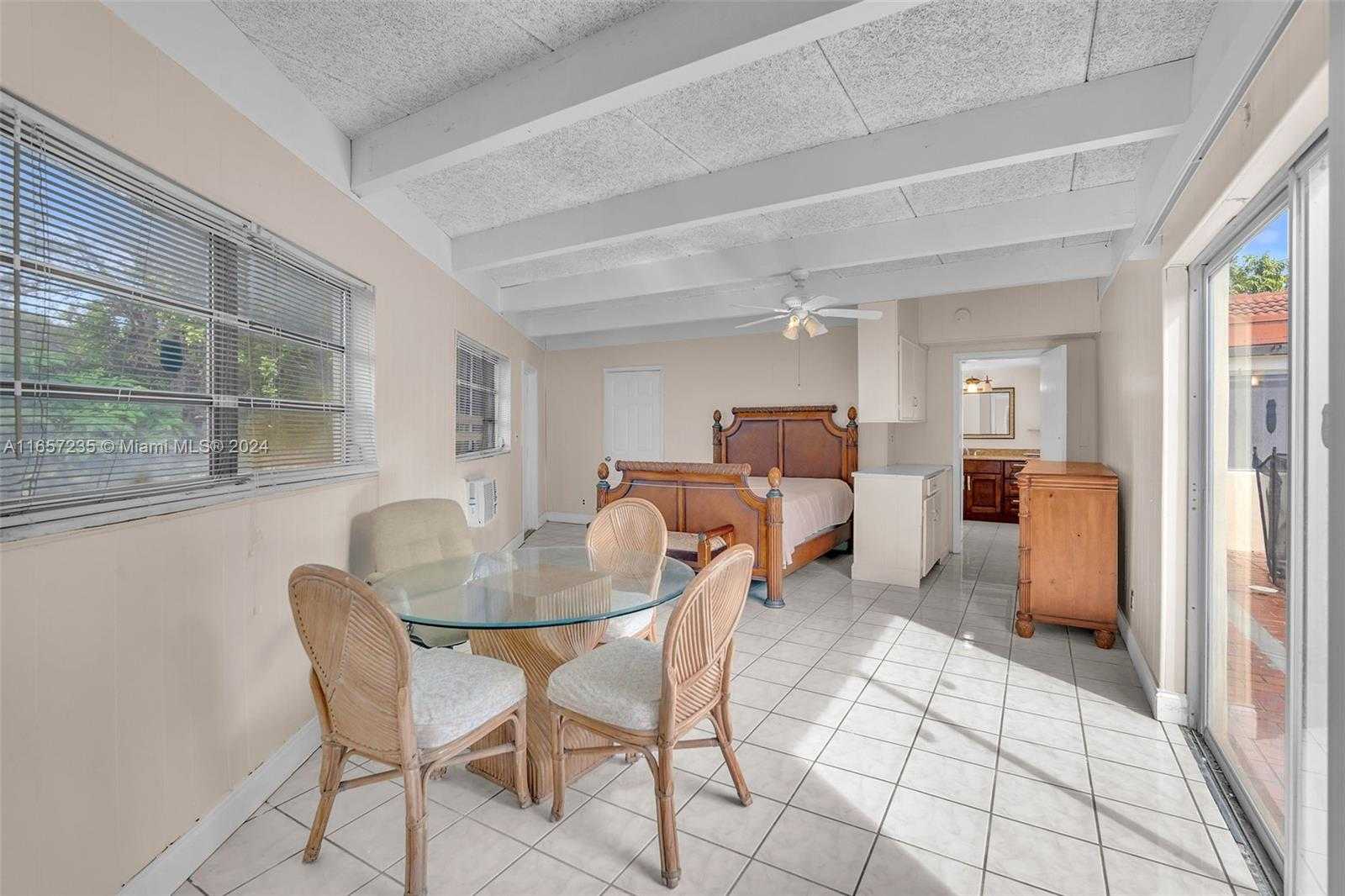 Small Image of 600 Camellia Ct, Plantation, FL 33317, USA Number 25