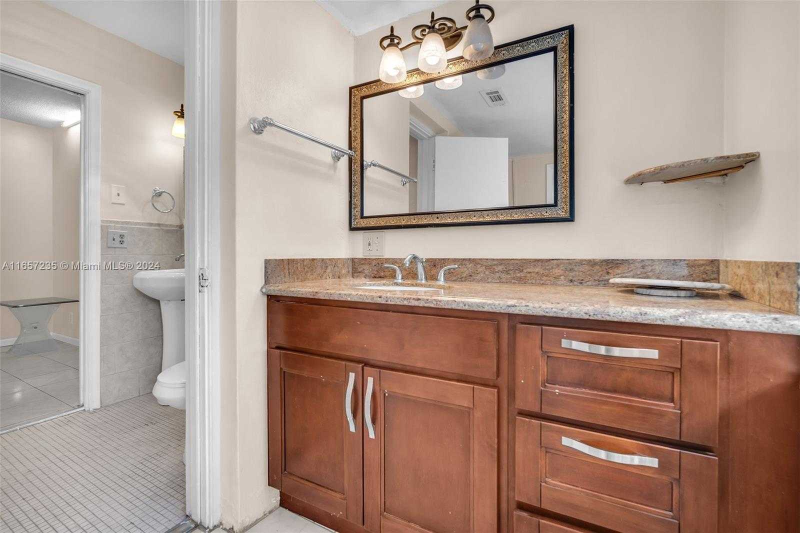 Small Image of 600 Camellia Ct, Plantation, FL 33317, USA Number 27