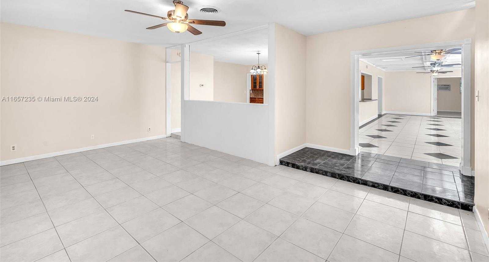 Small Image of 600 Camellia Ct, Plantation, FL 33317, USA Number 32