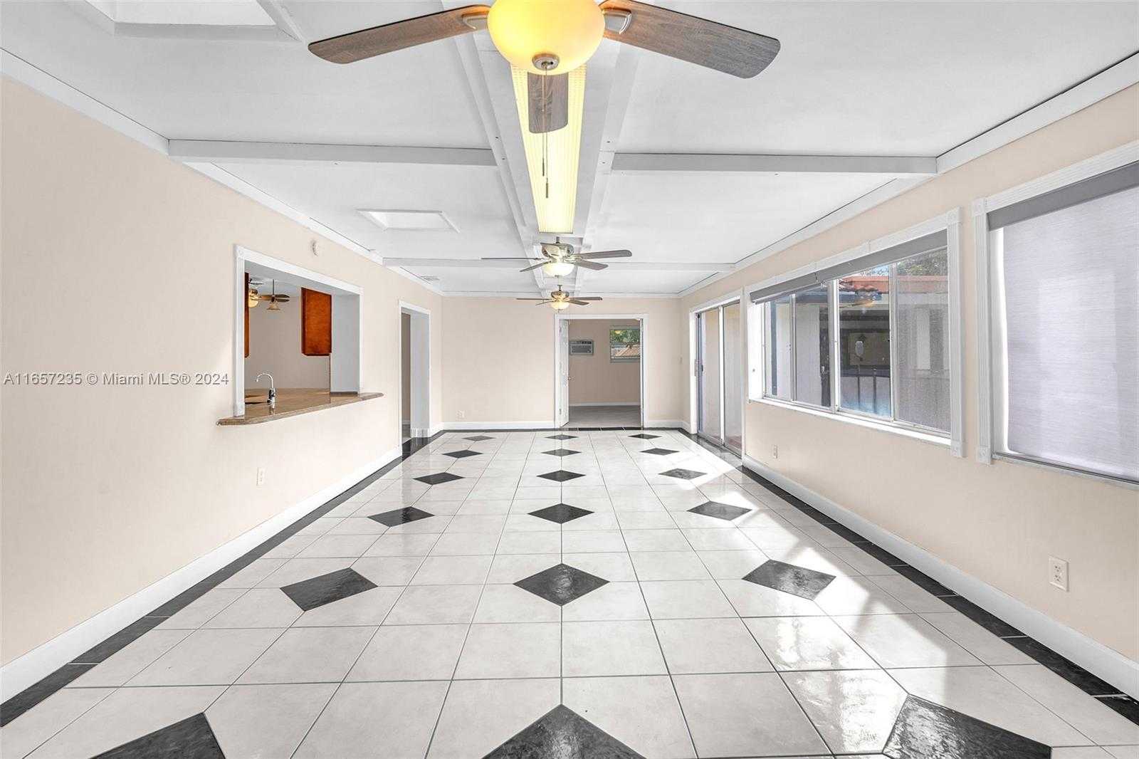 Small Image of 600 Camellia Ct, Plantation, FL 33317, USA Number 37