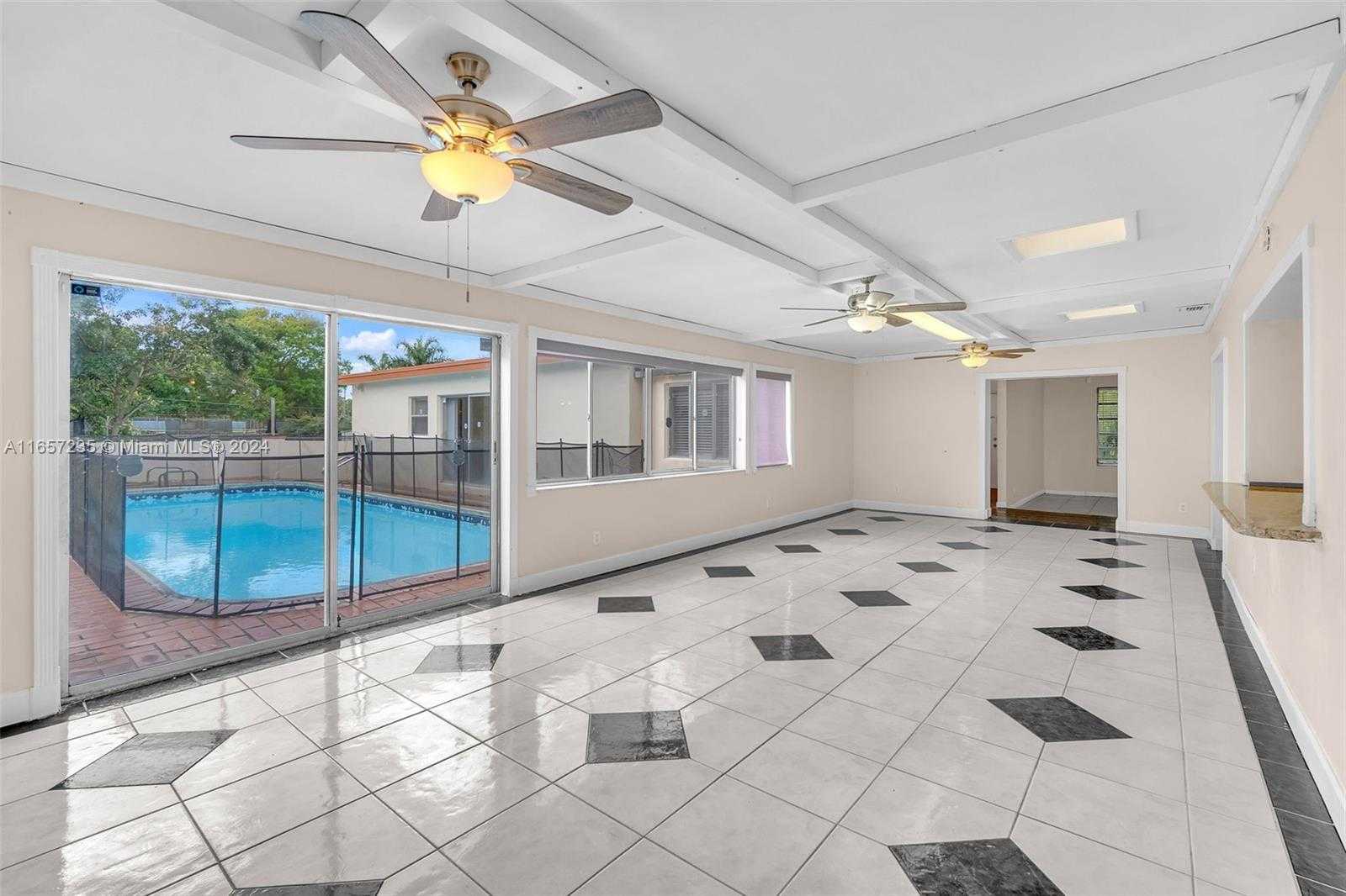 Small Image of 600 Camellia Ct, Plantation, FL 33317, USA Number 39