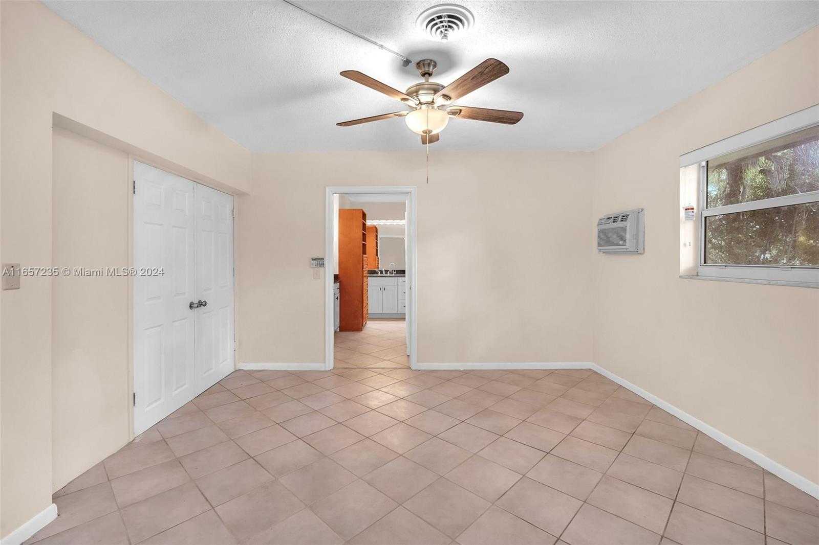Small Image of 600 Camellia Ct, Plantation, FL 33317, USA Number 40