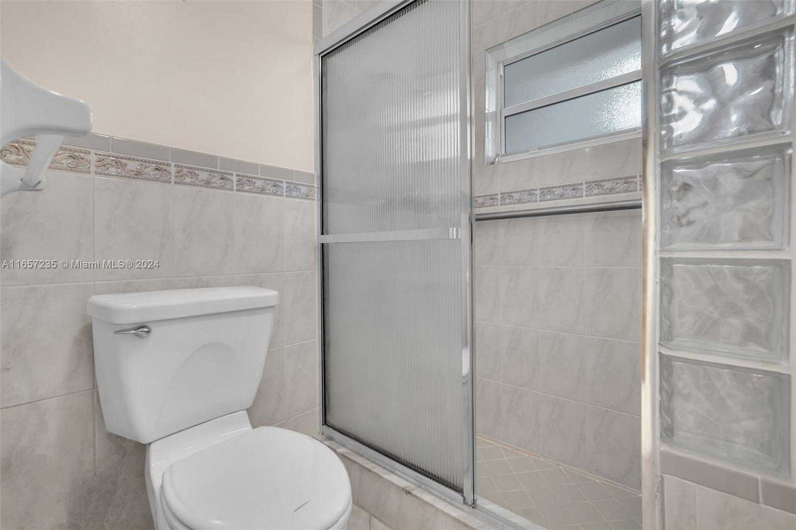 Small Image of 600 Camellia Ct, Plantation, FL 33317, USA Number 41