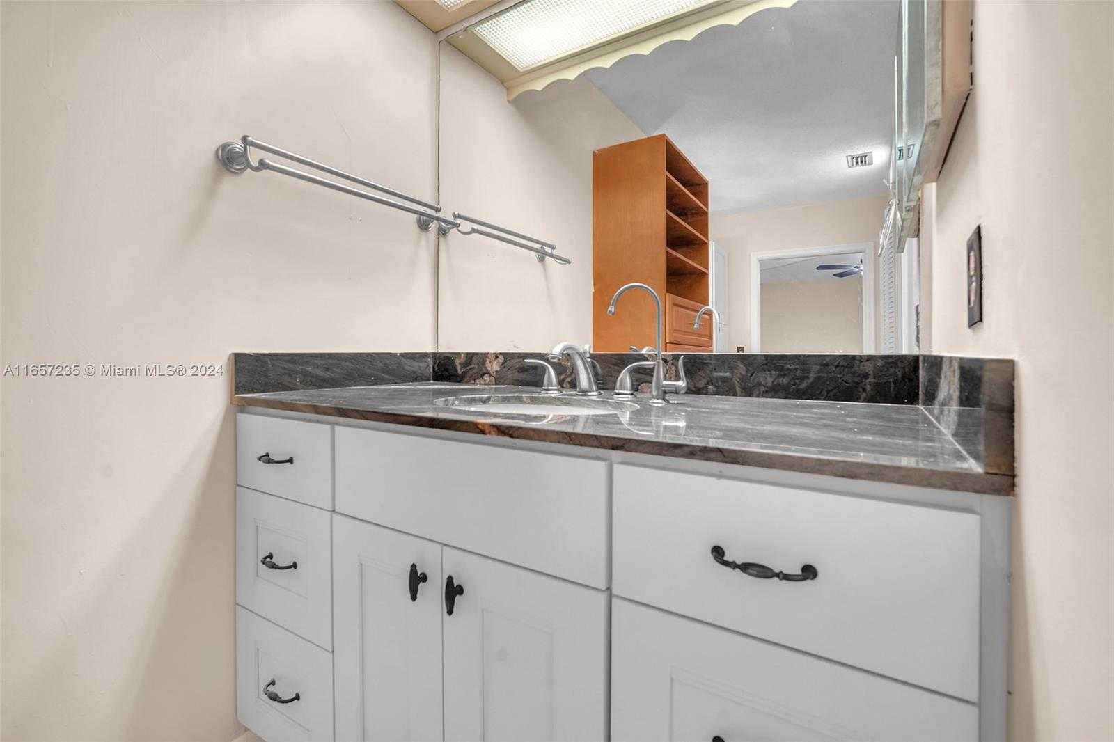 Small Image of 600 Camellia Ct, Plantation, FL 33317, USA Number 42