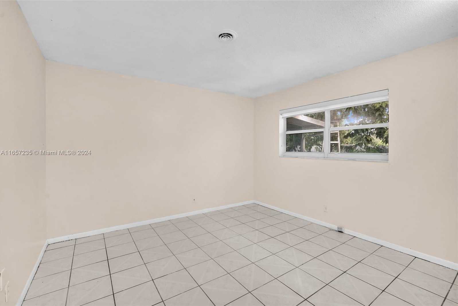 Small Image of 600 Camellia Ct, Plantation, FL 33317, USA Number 46