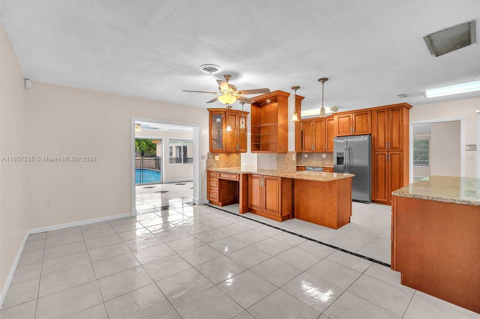 Small Image of 600 Camellia Ct, Plantation, FL 33317, USA Number 49
