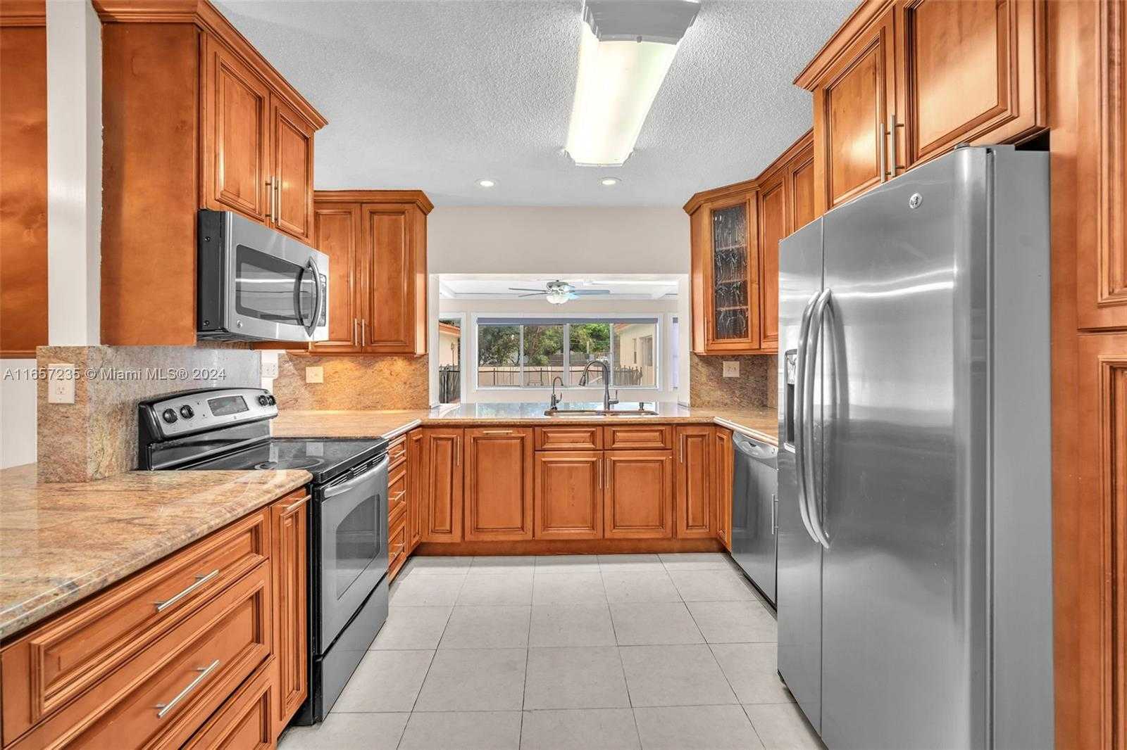 Small Image of 600 Camellia Ct, Plantation, FL 33317, USA Number 52