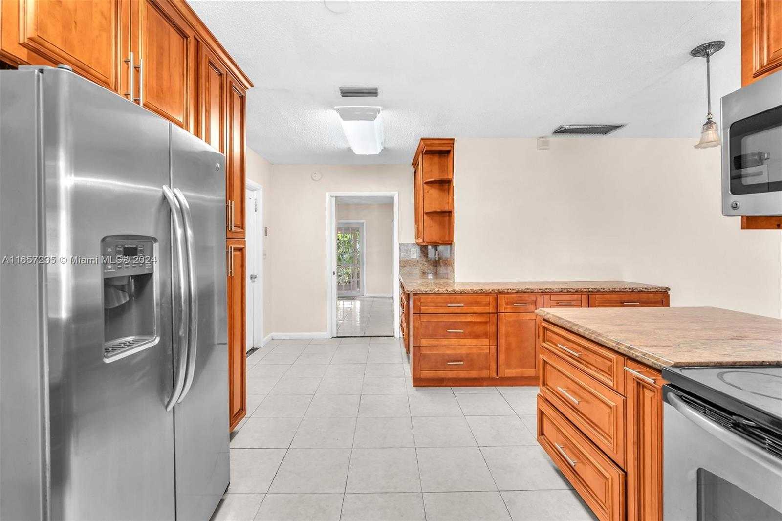 Small Image of 600 Camellia Ct, Plantation, FL 33317, USA Number 54
