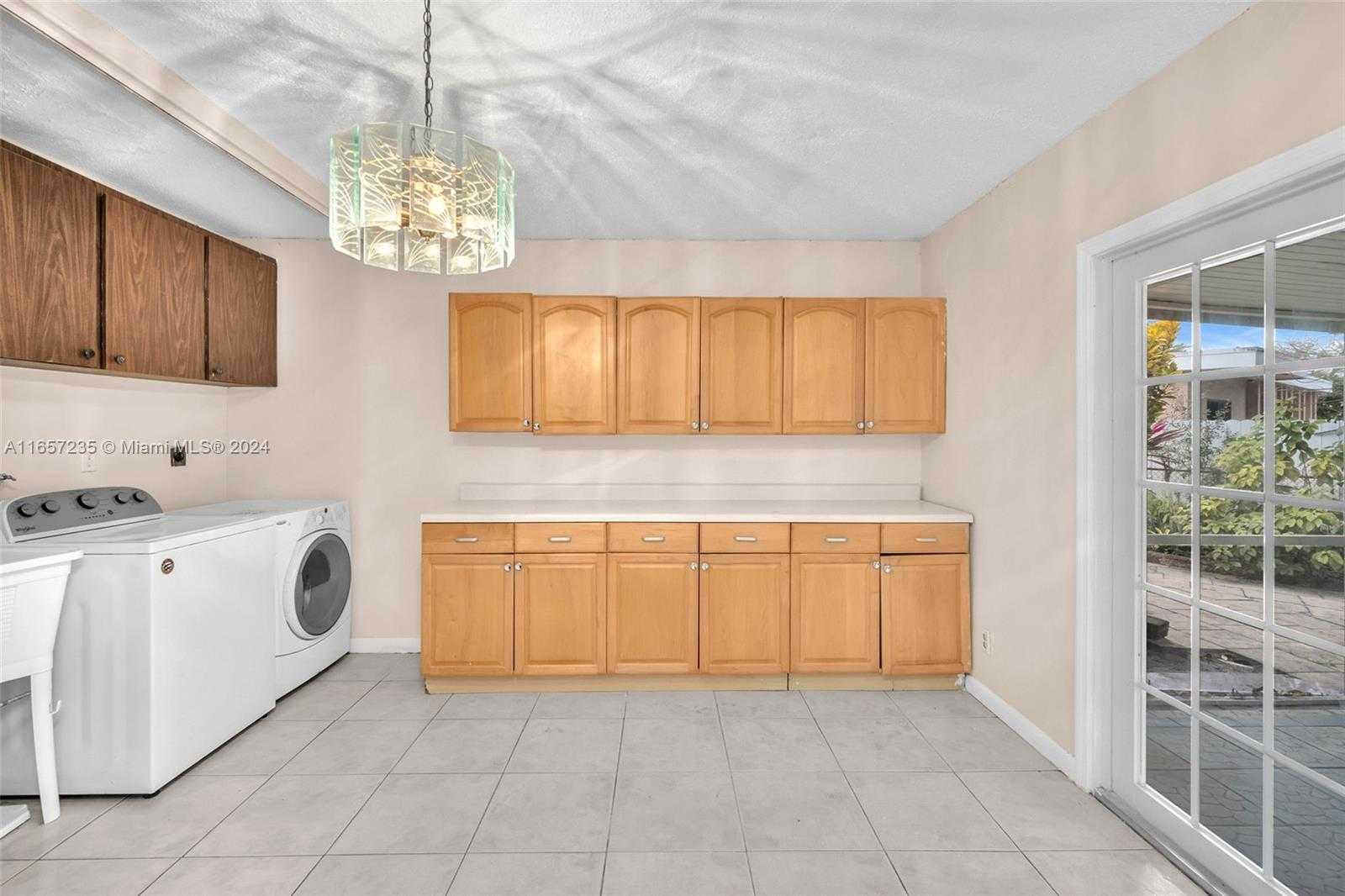 Small Image of 600 Camellia Ct, Plantation, FL 33317, USA Number 57