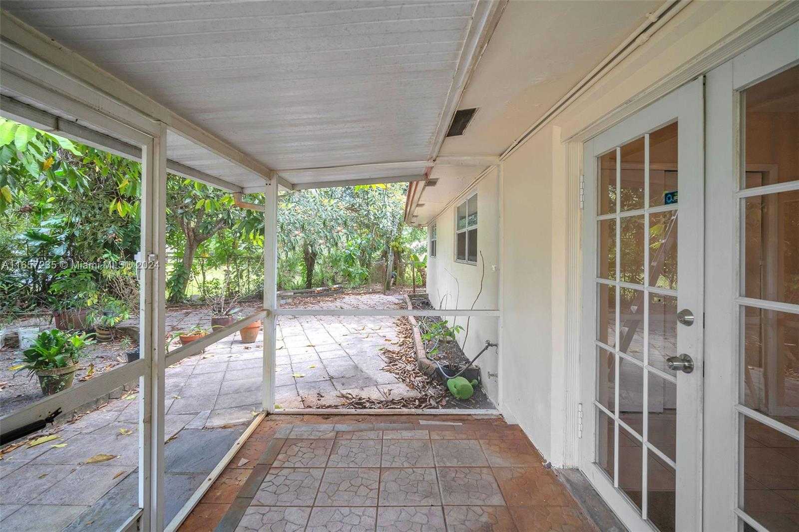 Small Image of 600 Camellia Ct, Plantation, FL 33317, USA Number 58