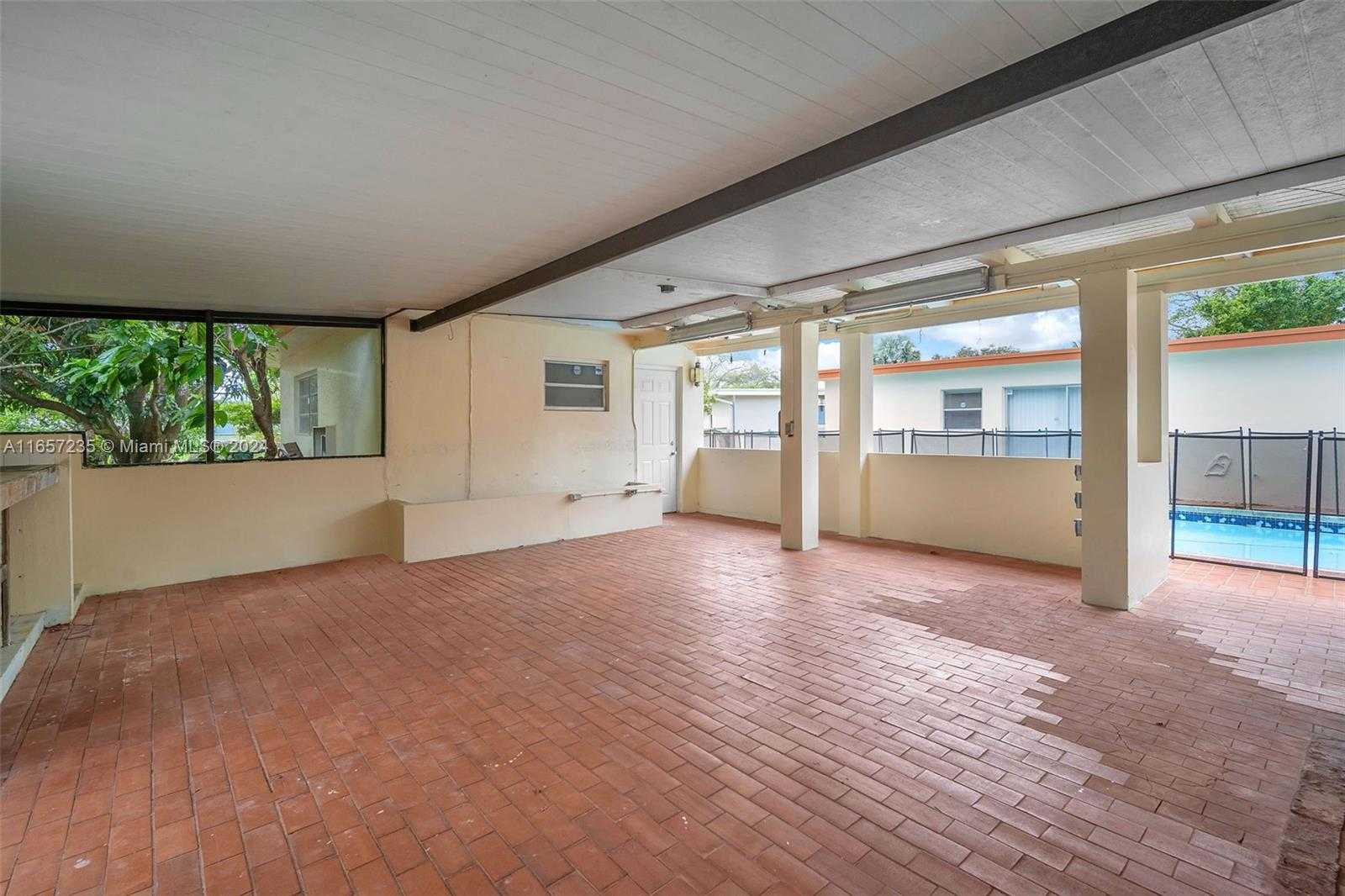 Small Image of 600 Camellia Ct, Plantation, FL 33317, USA Number 59