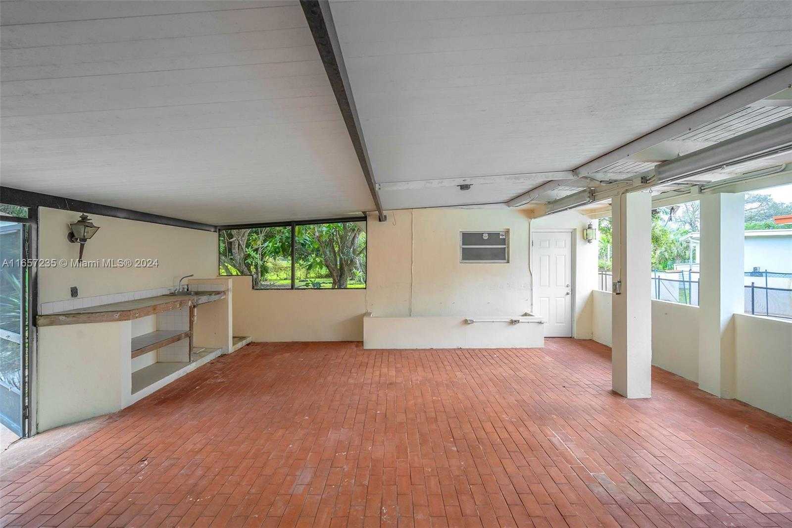Small Image of 600 Camellia Ct, Plantation, FL 33317, USA Number 60