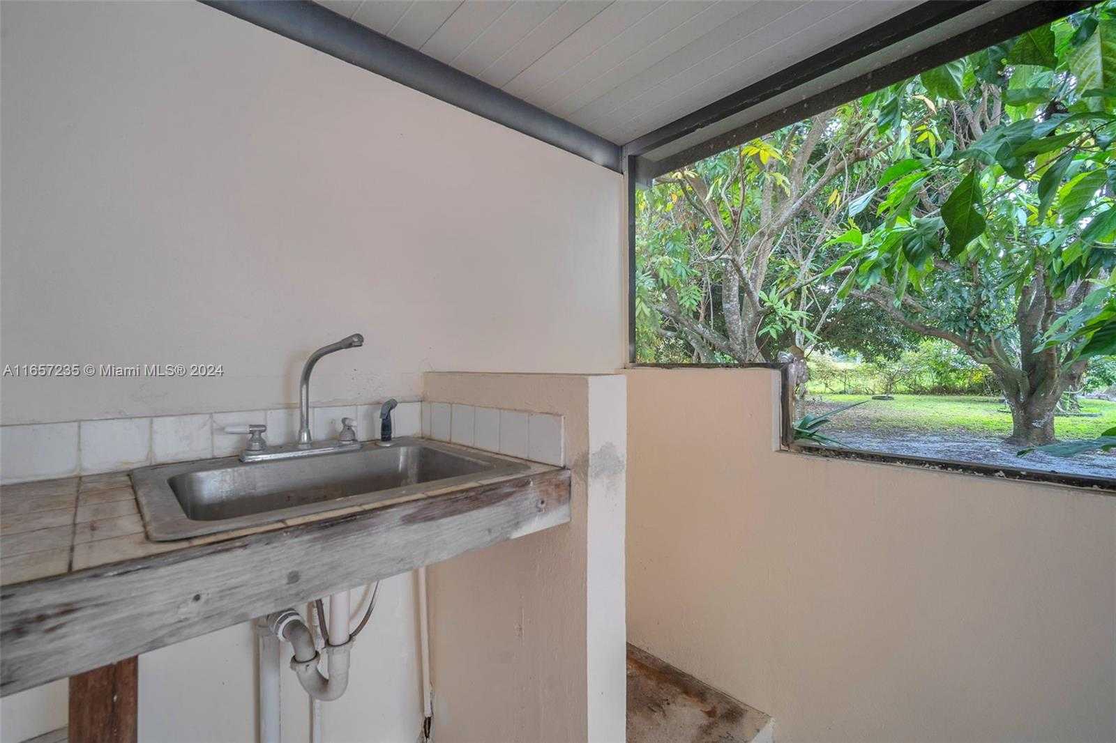 Small Image of 600 Camellia Ct, Plantation, FL 33317, USA Number 61