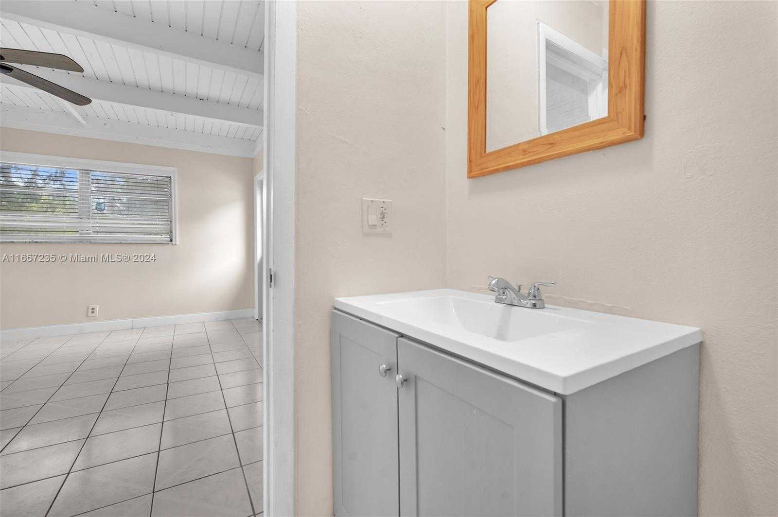 Small Image of 600 Camellia Ct, Plantation, FL 33317, USA Number 64