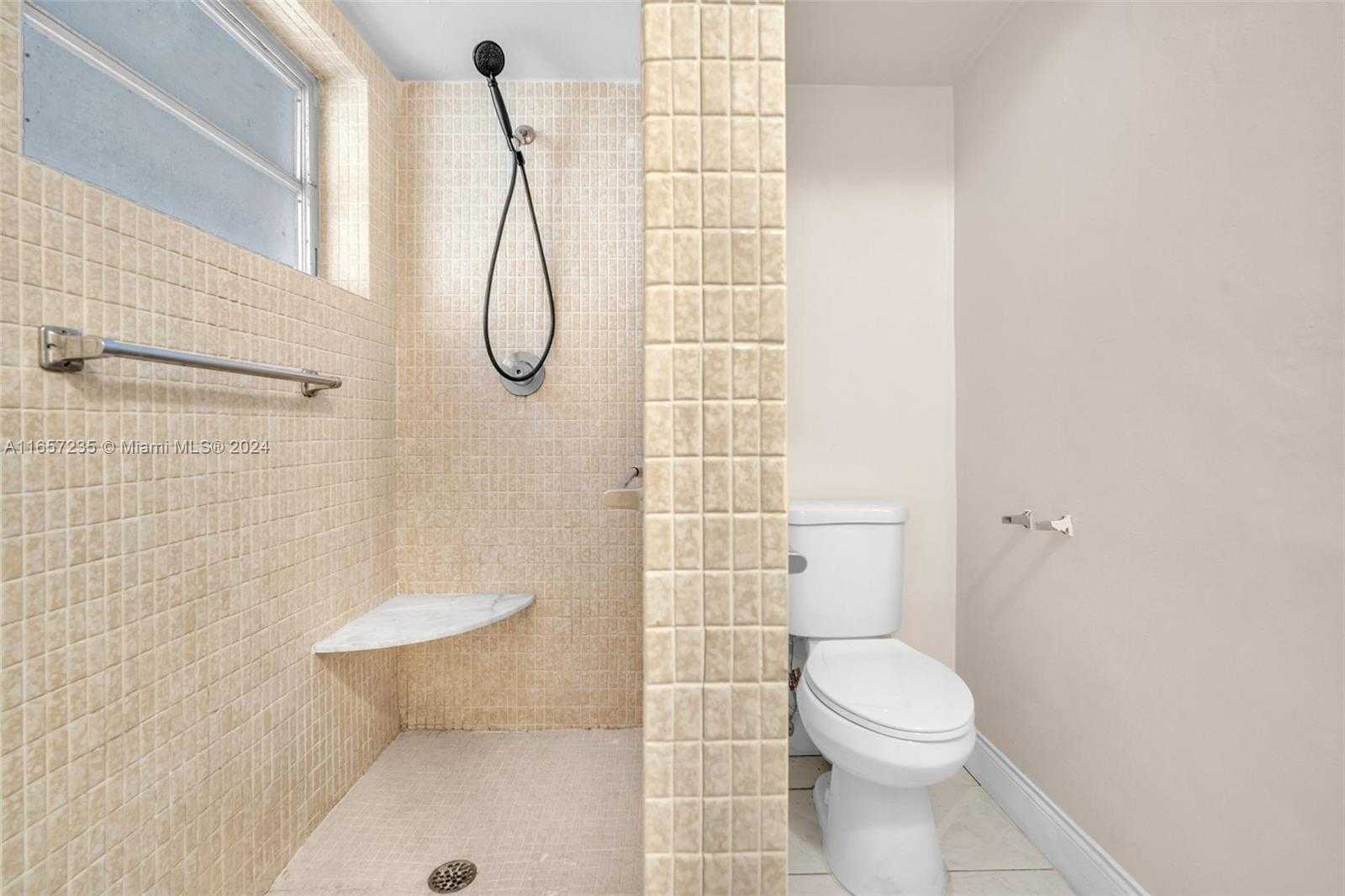 Small Image of 600 Camellia Ct, Plantation, FL 33317, USA Number 65