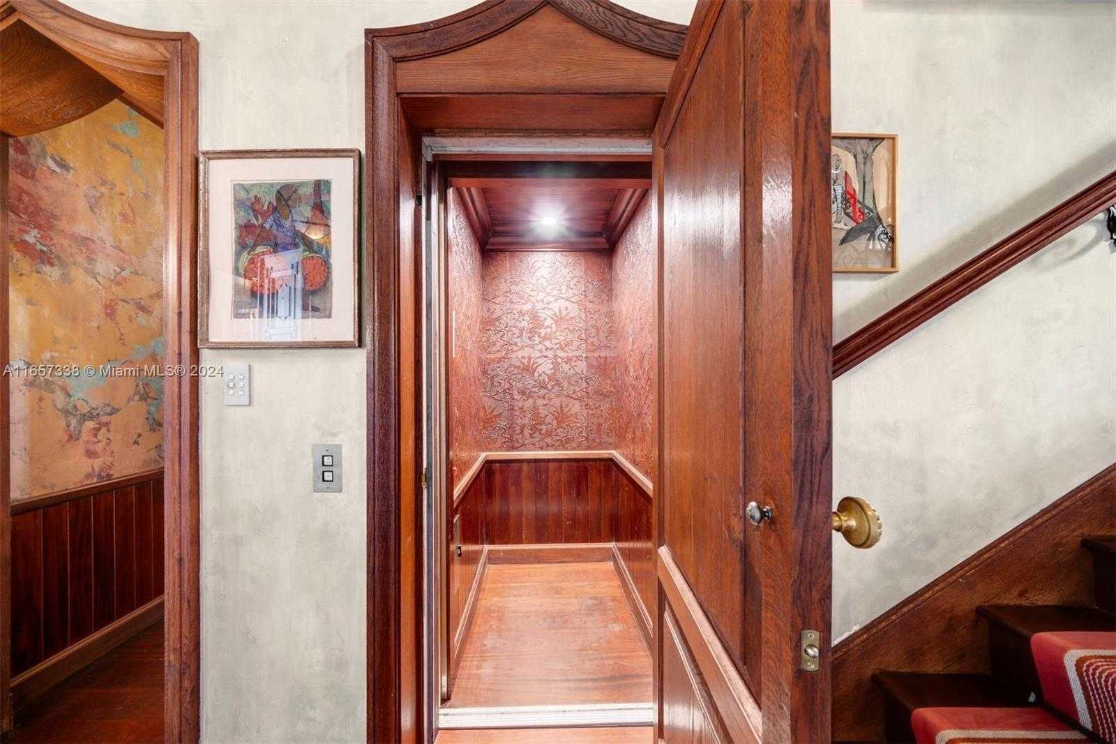 Small Image of 230 HARBOR DRIVE, Key Biscayne Number 23