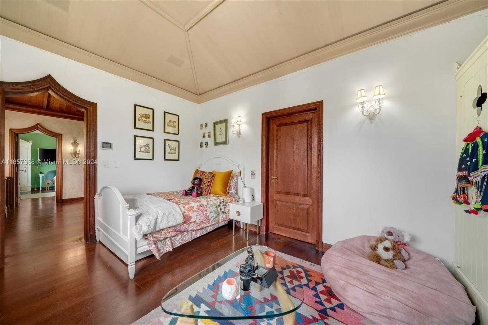 Small Image of 230 HARBOR DRIVE, Key Biscayne Number 33