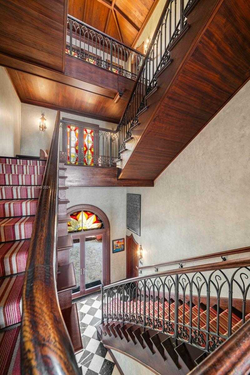 Small Image of 230 HARBOR DRIVE, Key Biscayne Number 5