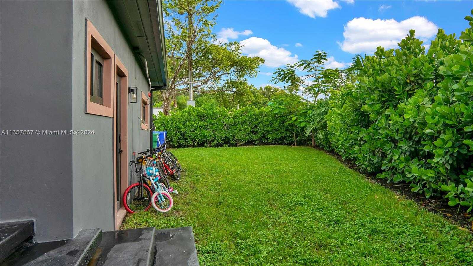 Small Image of 63 SOUTH WEST 31ST RD, Miami Number 35