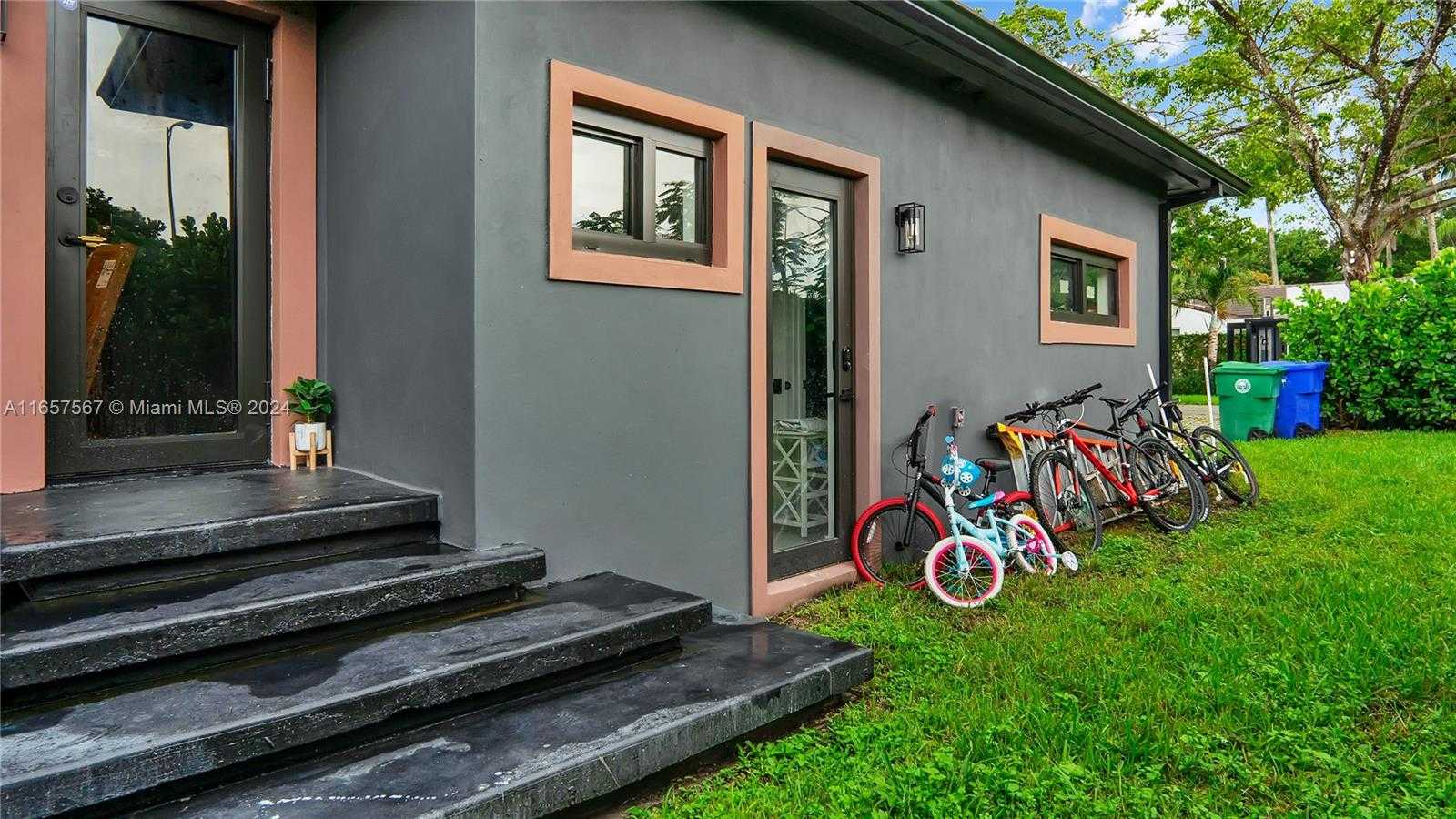 Small Image of 63 SOUTH WEST 31ST RD, Miami Number 36