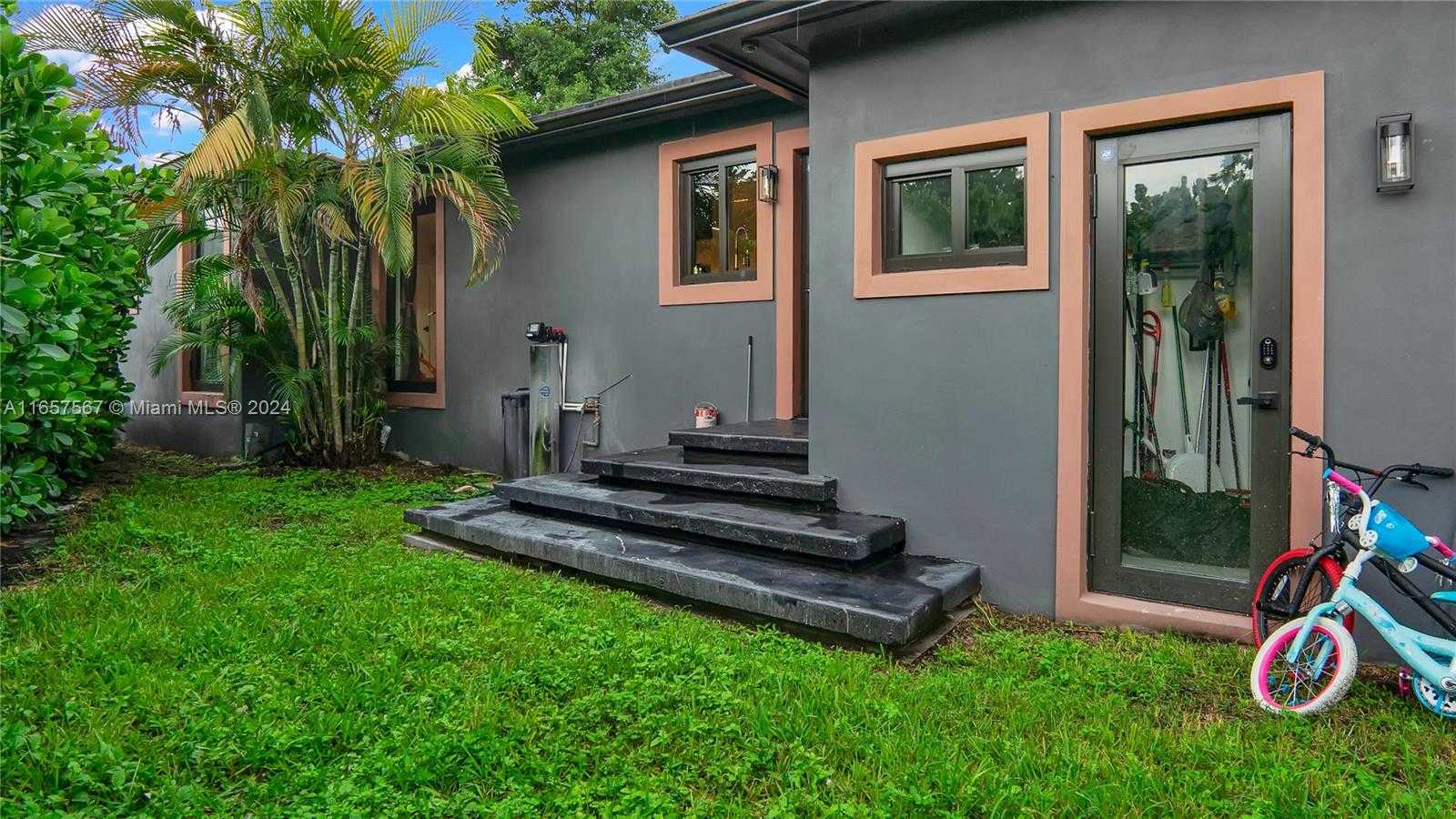 Small Image of 63 SOUTH WEST 31ST RD, Miami Number 37