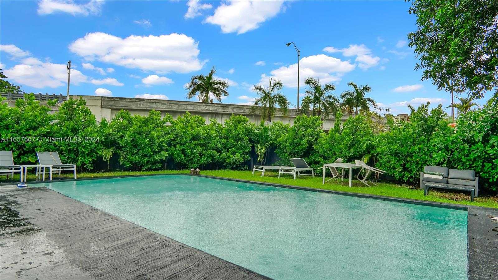 Small Image of 63 SOUTH WEST 31ST RD, Miami Number 40