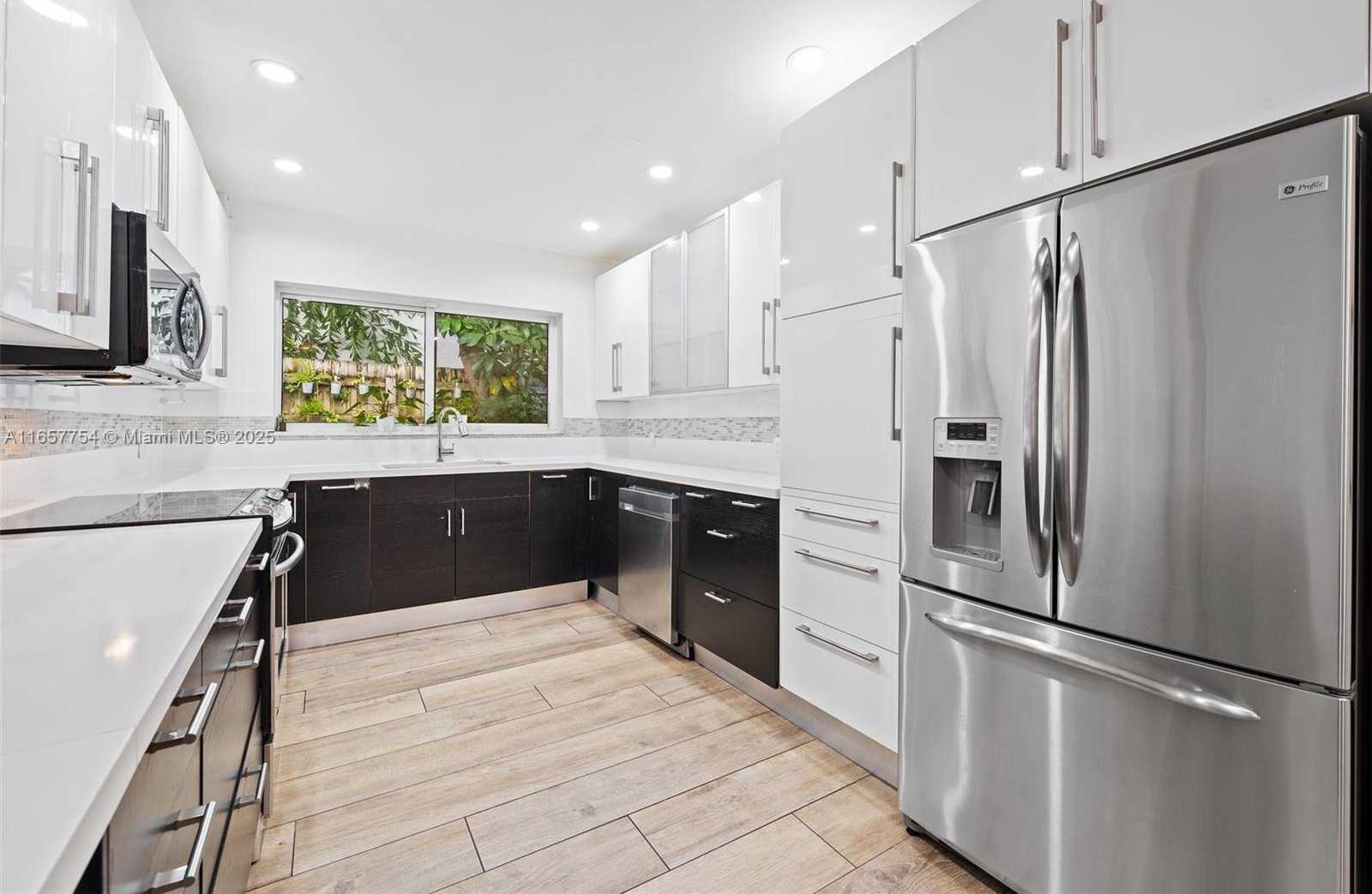 Small Image of 3551 EAST GLENCOE ST, Miami Number 13
