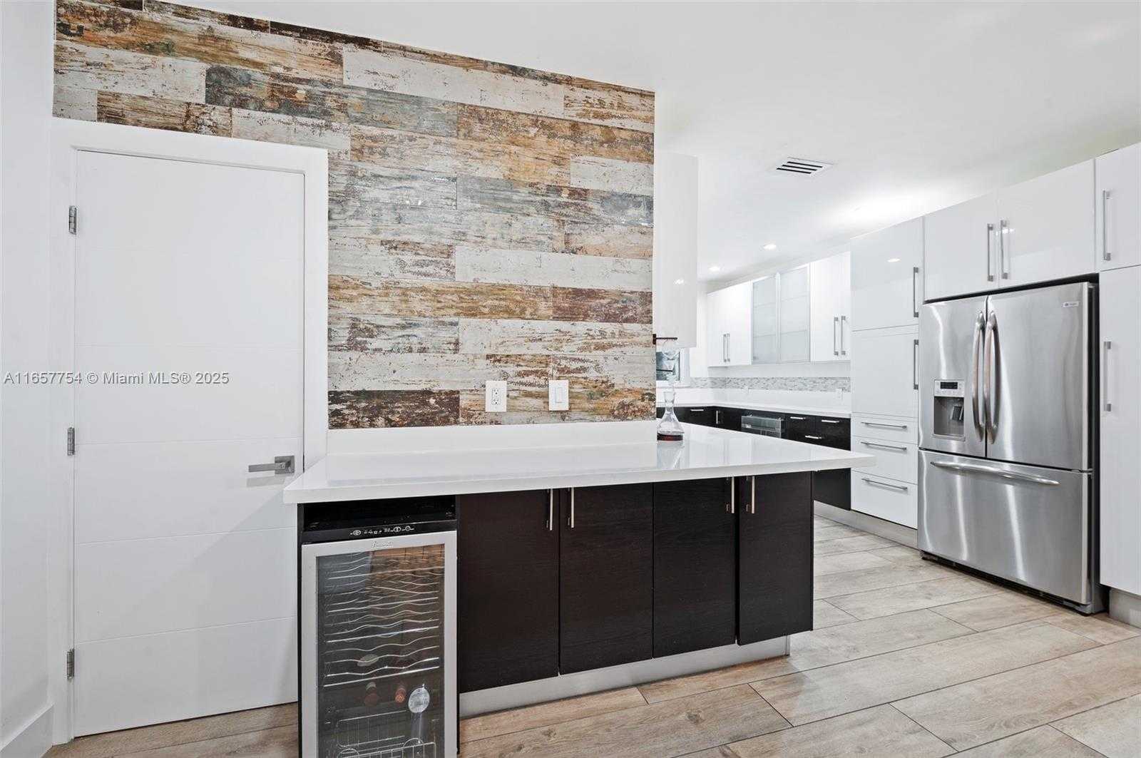 Small Image of 3551 EAST GLENCOE ST, Miami Number 14