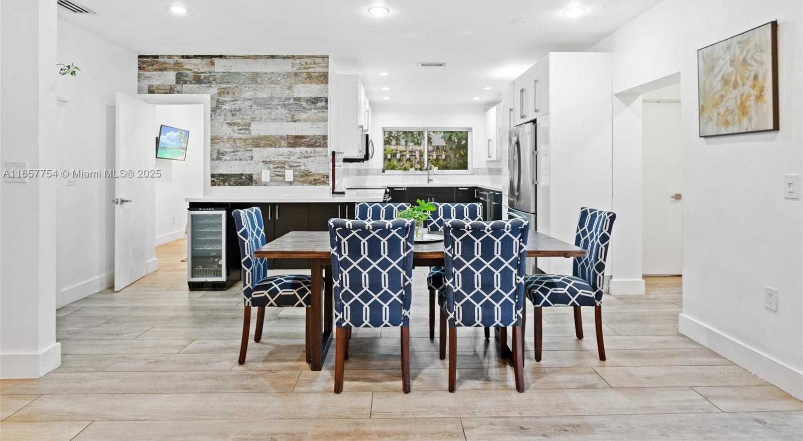 Small Image of 3551 EAST GLENCOE ST, Miami Number 15