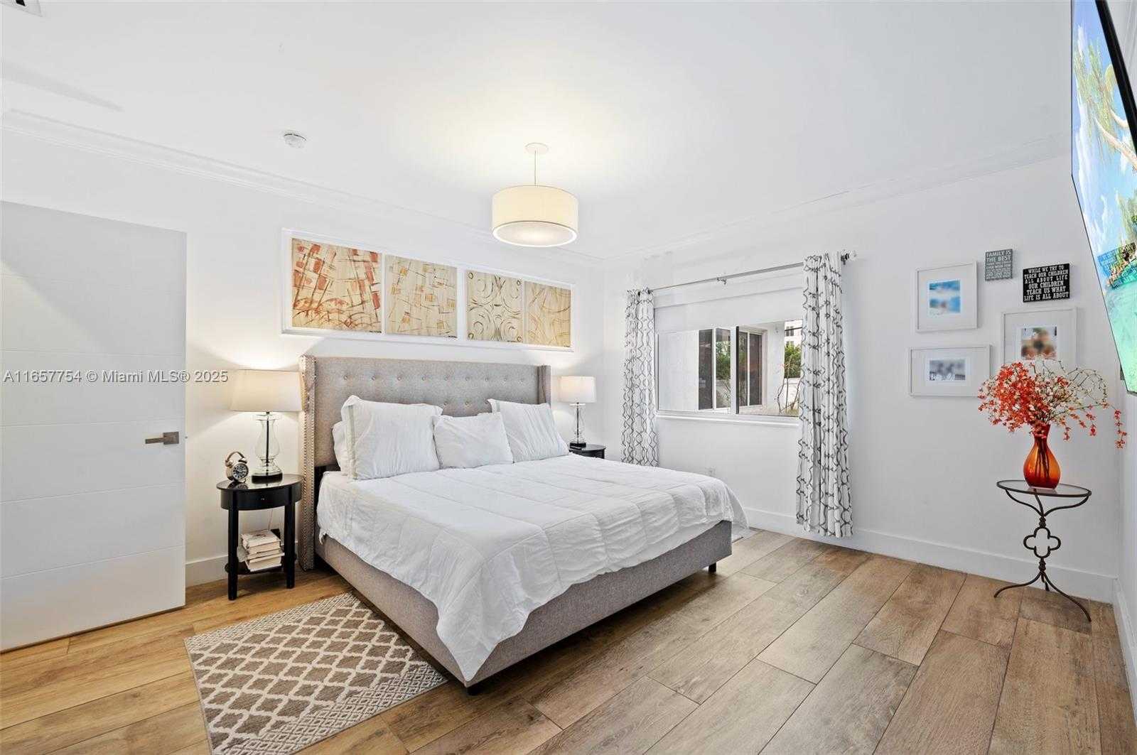 Small Image of 3551 EAST GLENCOE ST, Miami Number 16