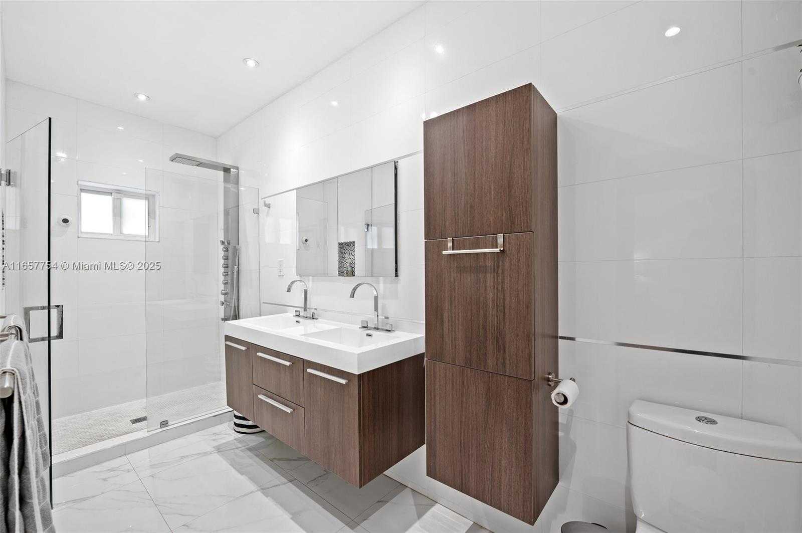 Small Image of 3551 EAST GLENCOE ST, Miami Number 18