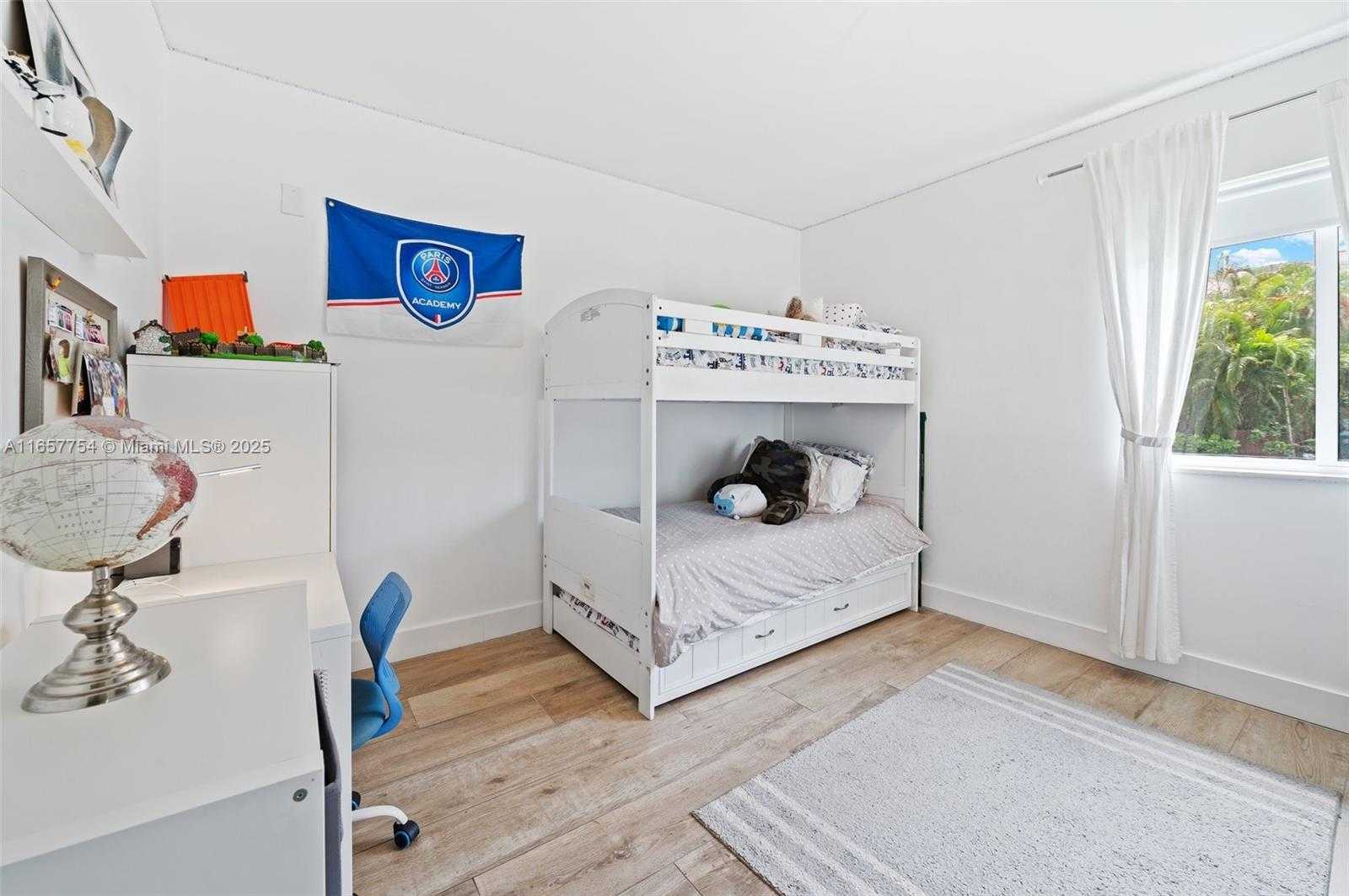 Small Image of 3551 EAST GLENCOE ST, Miami Number 23