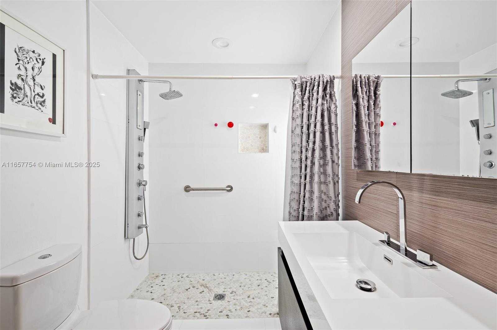 Small Image of 3551 EAST GLENCOE ST, Miami Number 26