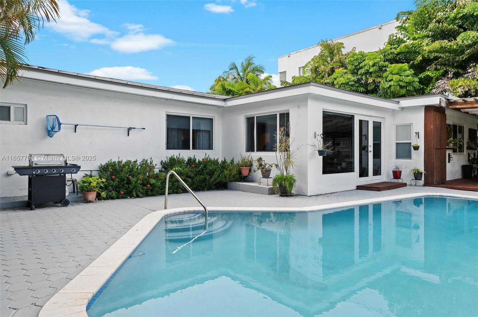Small Image of 3551 EAST GLENCOE ST, Miami Number 33
