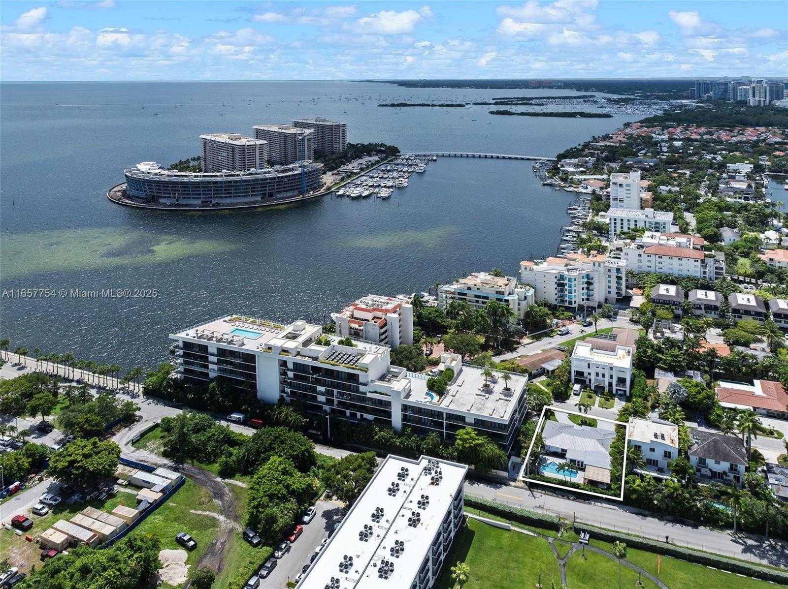 Small Image of 3551 EAST GLENCOE ST, Miami Number 37