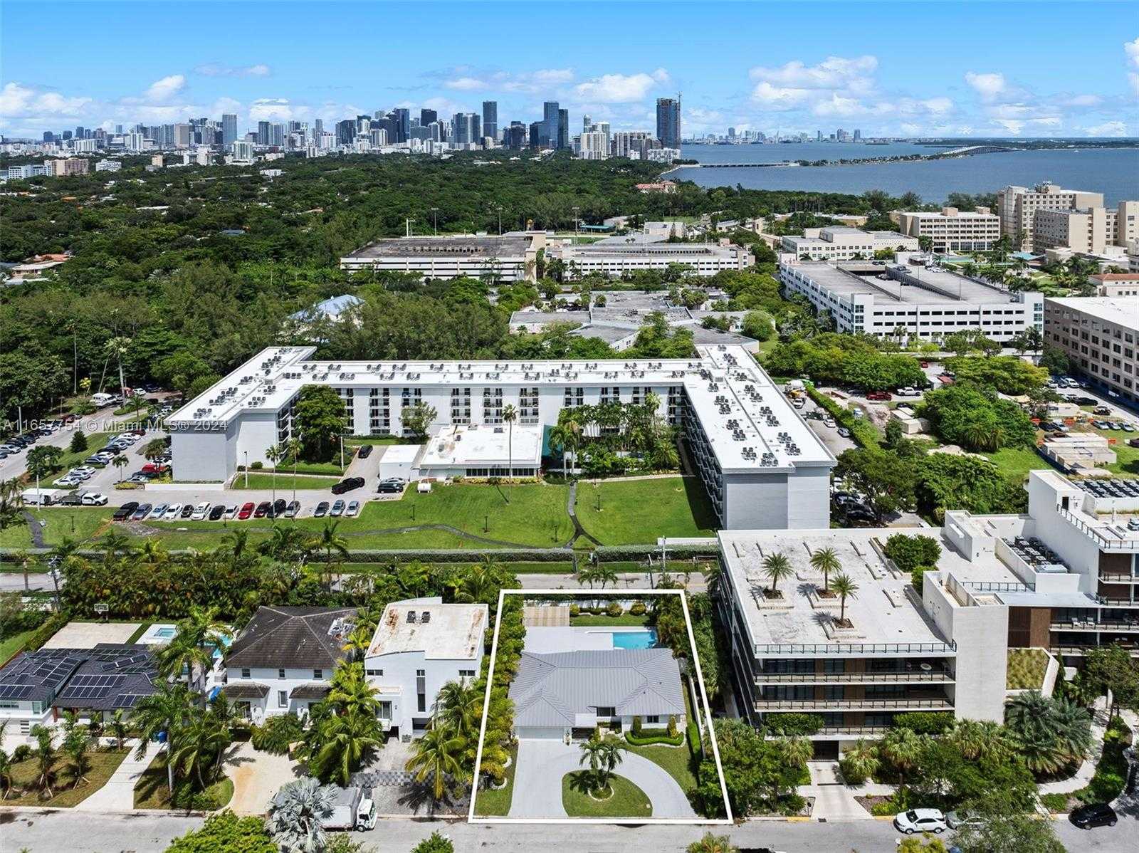 Small Image of 3551 EAST GLENCOE ST, Miami Number 40