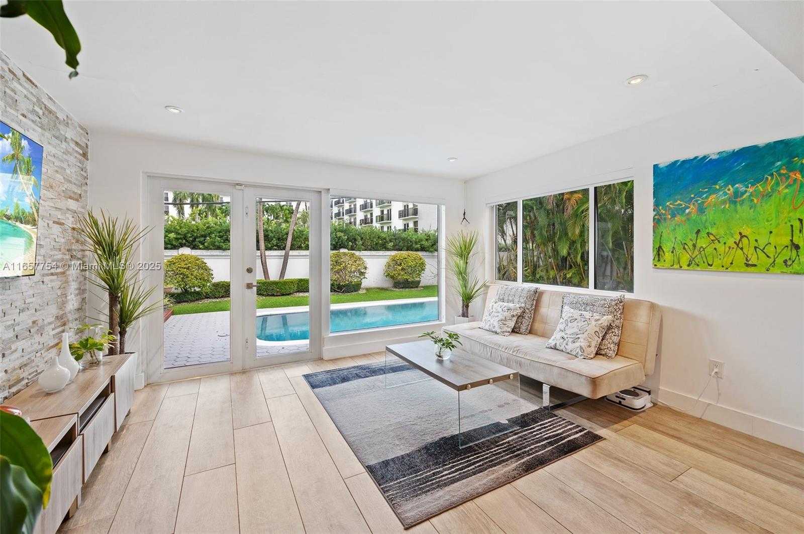 Small Image of 3551 EAST GLENCOE ST, Miami Number 8