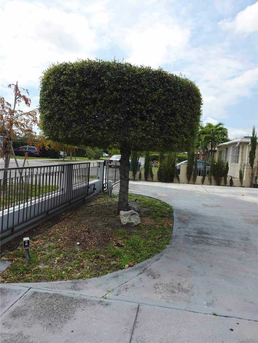 Small Image of 150 SOUTH WEST 52ND AVE, Miami Number 10
